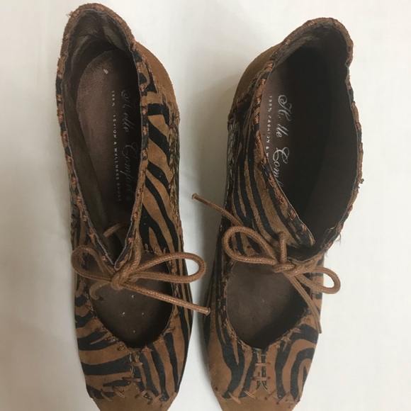 Shoes - Picture 9 of 10